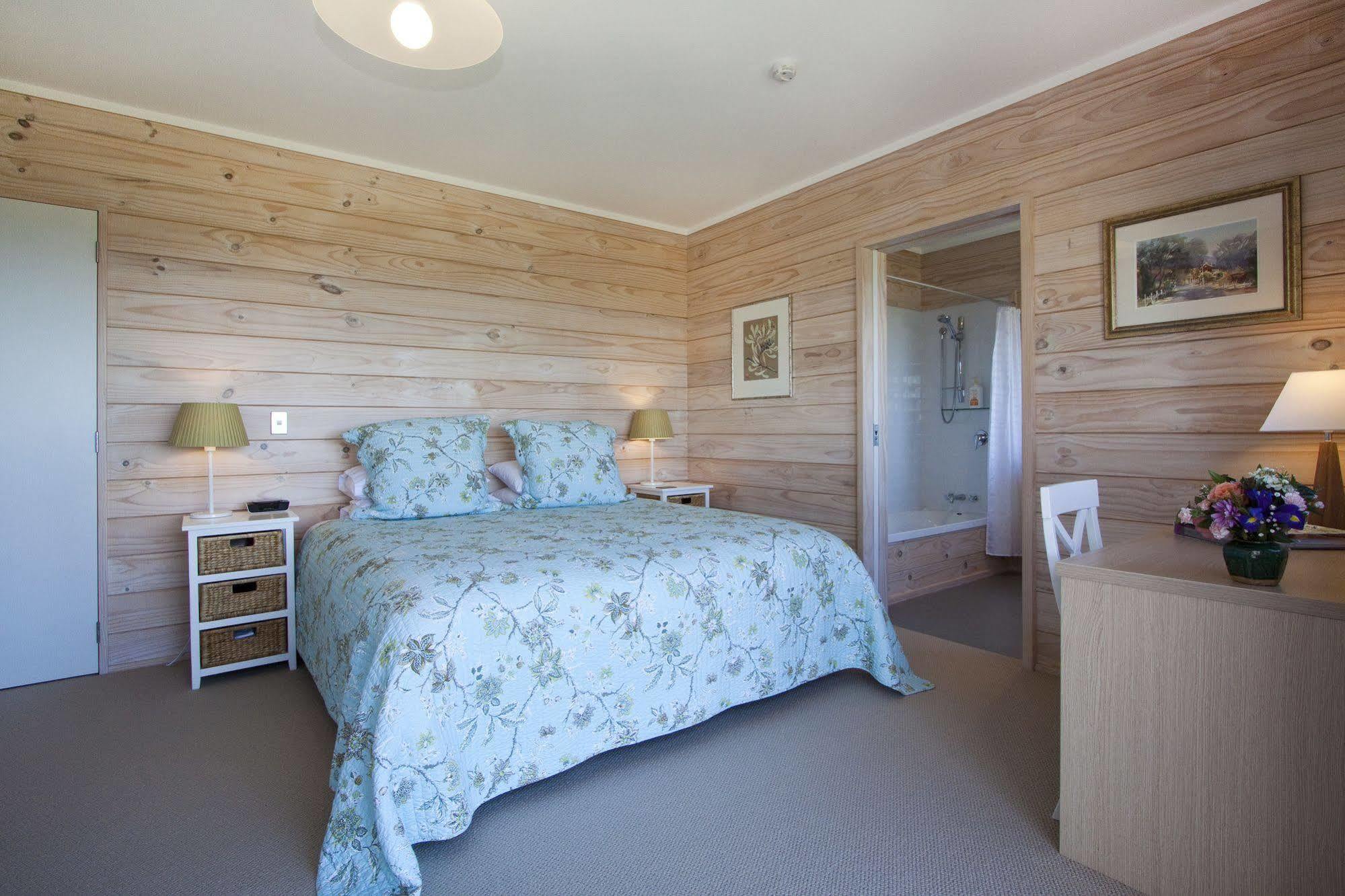 Kaimai Country Lodge Катикати Экстерьер фото